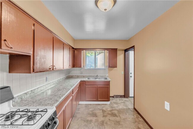 Building Photo - 1143 Santee Ave