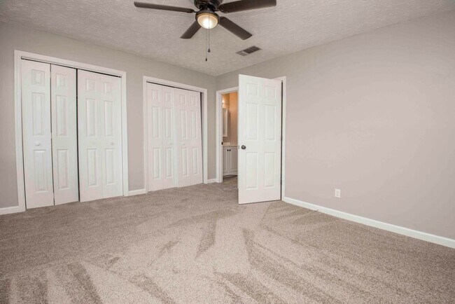 Foto del edificio - 10500 Shirland Ct