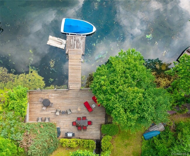 Foto del edificio - 24 Crescent Dr