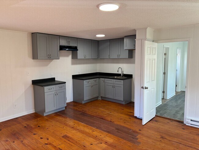 Foto del edificio - 1375 Lymon Reece Rd