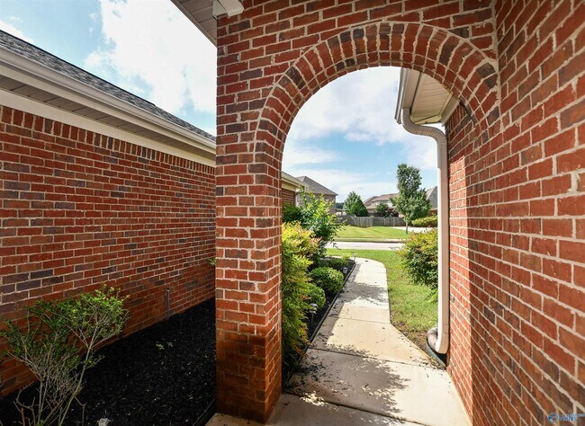 Building Photo - 115 Sage Willow Dr SW