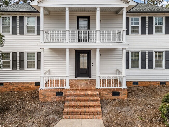 Foto del edificio - Luxury Living Awaits in this 6 Bedroom, 5 Bathroom Home – Elegant Comfort in a Prime Location