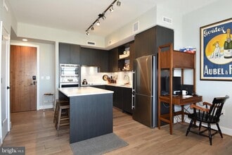 Building Photo - 1300 4th St SE