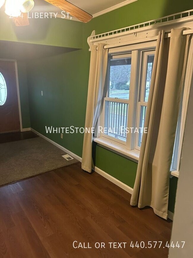 Foto del edificio - 244 Liberty St