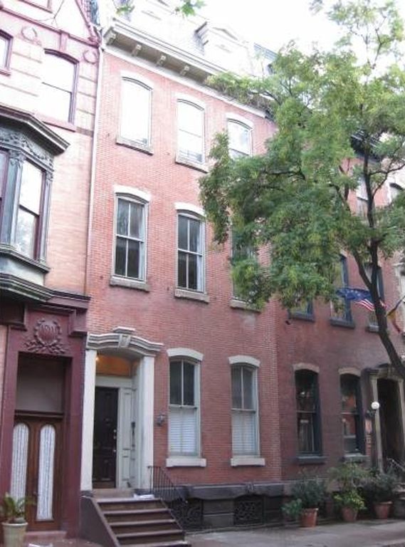 Primary Photo - 1909 Spruce St