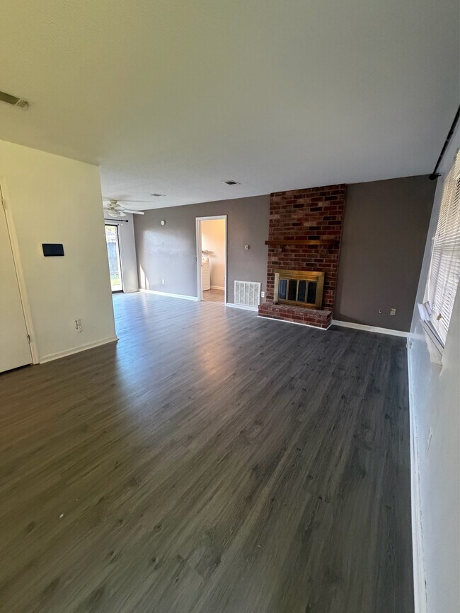 Foto del edificio - 231 Honey Ln Cir