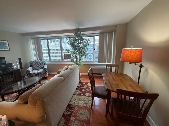 Foto del edificio - 211 E Ohio St