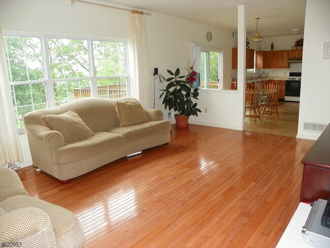 Foto del edificio - 31 Hill Hollow Rd