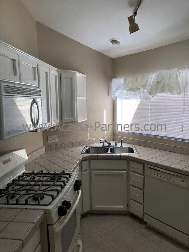 Foto del edificio - Three Bedroom/Two Bath Home