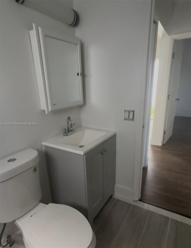 Foto del edificio - 2046 SW 7th St