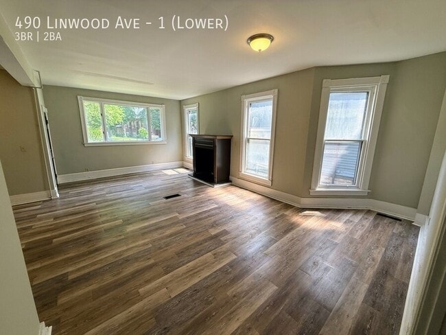 Building Photo - 490 Linwood Ave