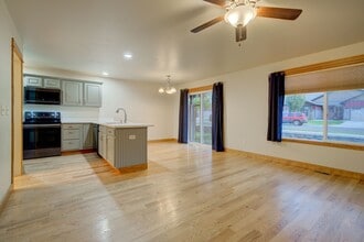 Building Photo - 5435 Glenellen Dr