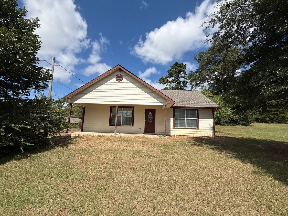 Foto principal - 2 Bedroom in Hughes Springs ISD