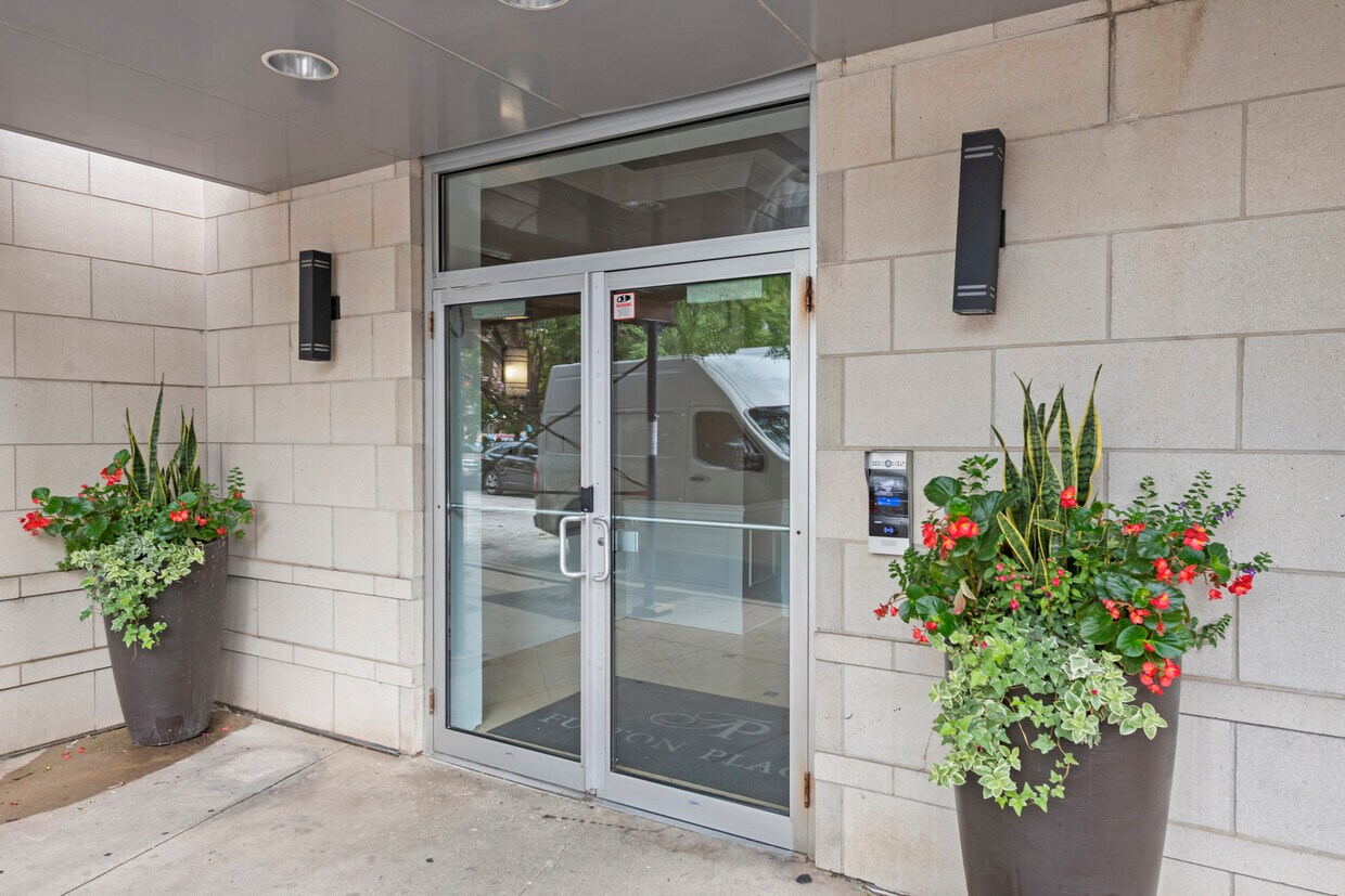 Foto del edificio - 657 W Fulton St