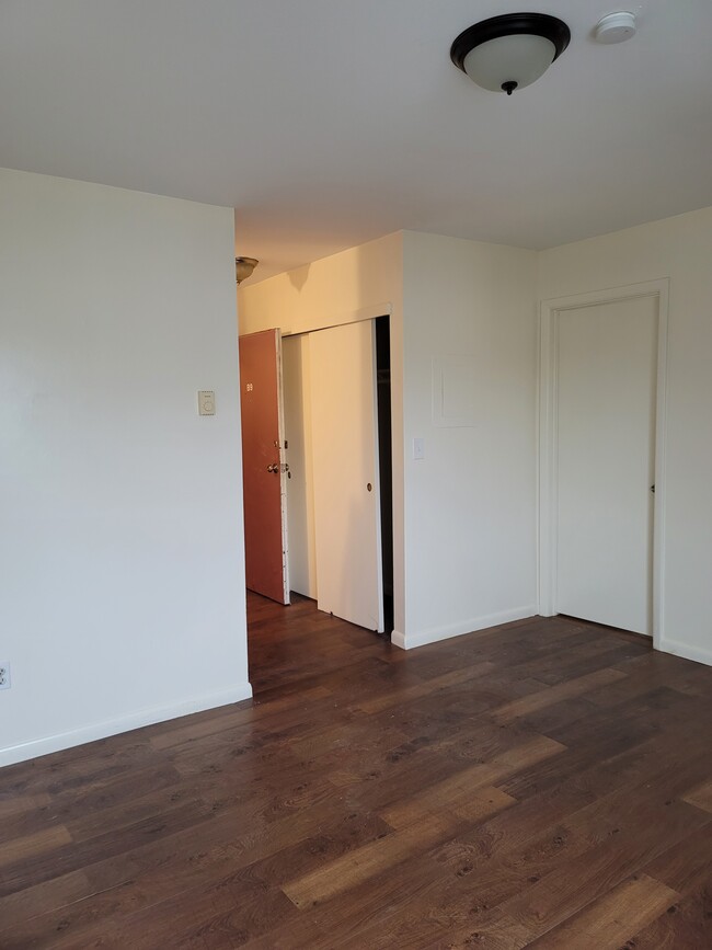 Building Photo - 345 Benham Ave