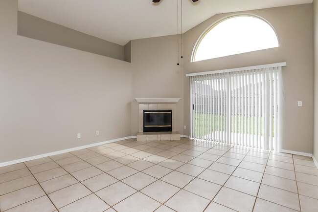 Building Photo - 1324 Crimson Clover Ln