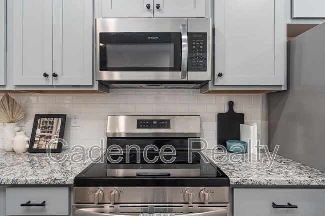 Building Photo - 1745 Perimeter Lp