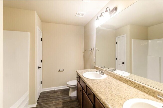 Building Photo - 193 Camellia Ct