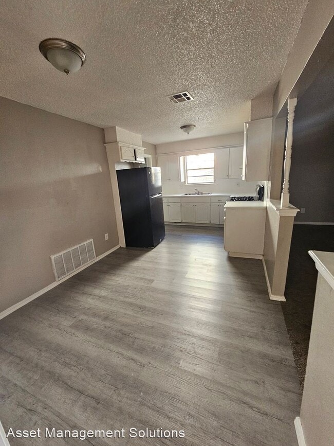 Building Photo - 5 br, 1.5 bath House - 4404 Meadowoak