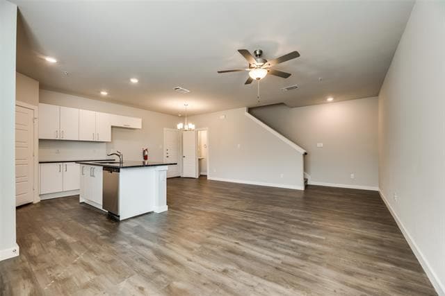 Building Photo - 621 Wheatfield Dr