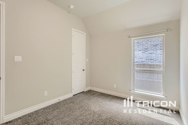 Foto del edificio - 843 Knoxbridge Rd