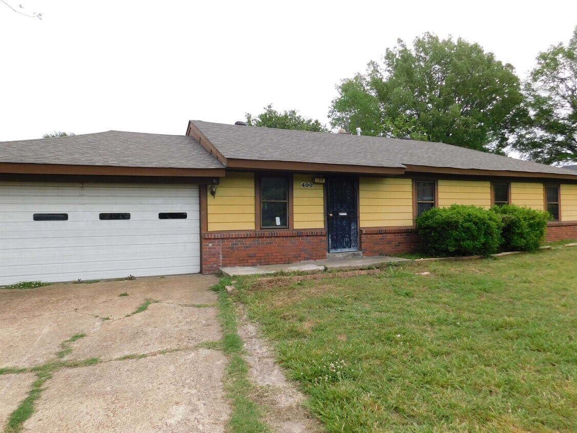 Primary Photo - 400 Jenson Rd
