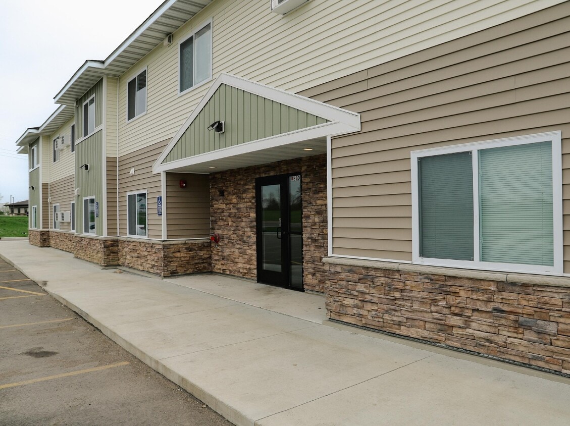 The Ponds Apartments in Faribault, MN