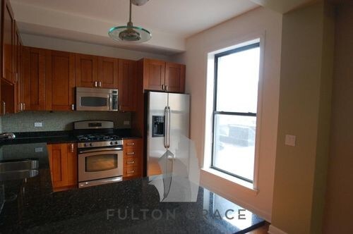 Foto del edificio - 561 W Briar Pl
