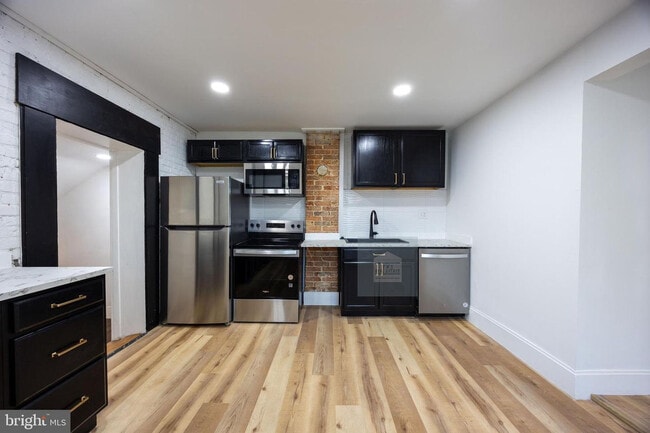 Building Photo - 209 E Martin St