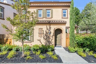 Building Photo - 3069 Vittoria Loop