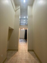 Building Photo - 1517 S Theresa Ave