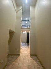 Building Photo - 1517 S Theresa Ave