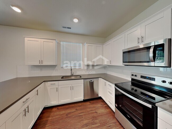 Foto del edificio - 793 S Oak St