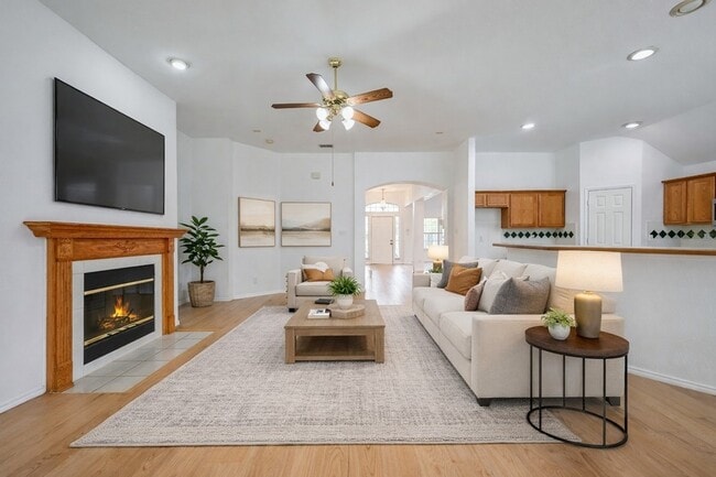 Building Photo - 304 Mimosa Dr