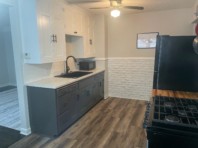 Foto del edificio - 4639 Cedar Ave S