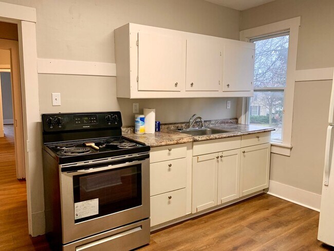 Foto del edificio - 385 E Perry St