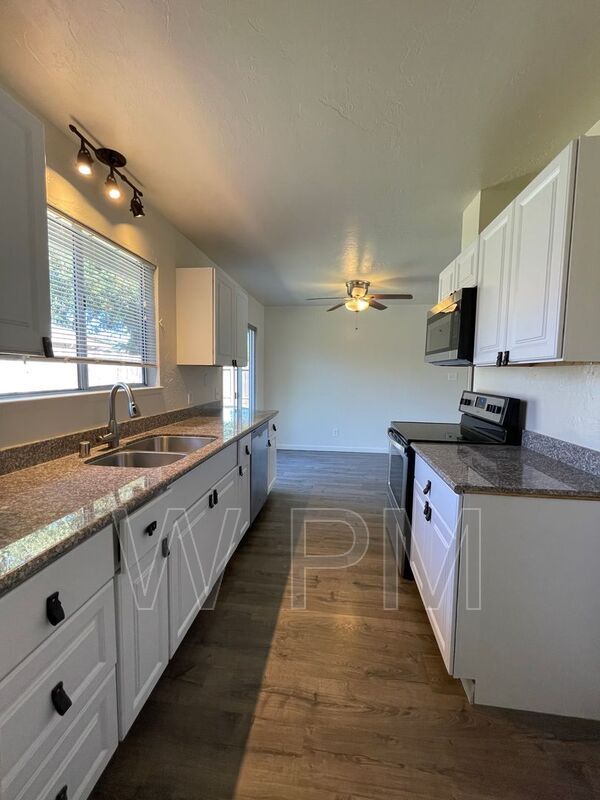 Foto principal - 2561 Northcoast St