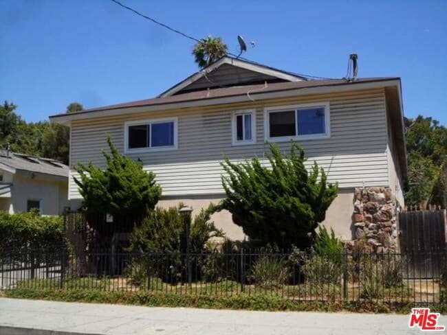 Building Photo - 2412 S Shenandoah St