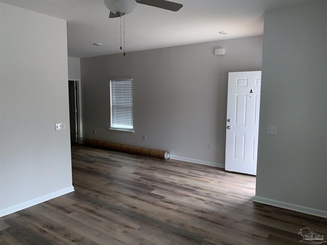 Building Photo - 8915 Untreiner Ave