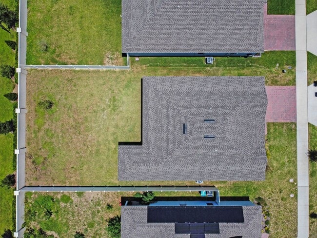 Building Photo - 3 Bedroom 2 Bathroom Single-Family Home No...