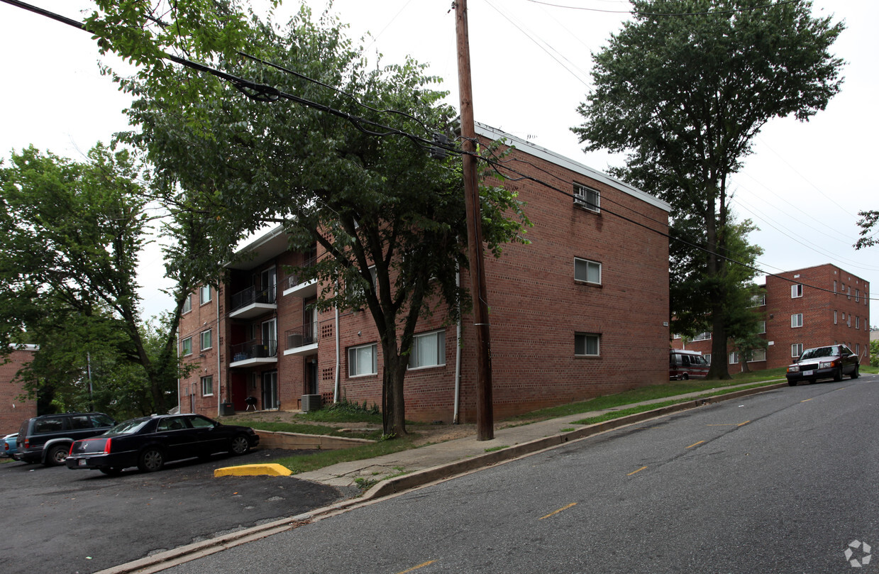 Building Photo - 1850 U St SE