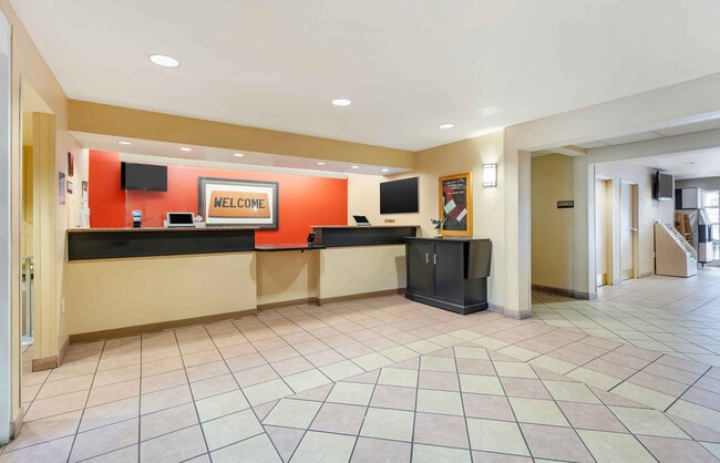 Lobby and Guest Check-in - Furnished Studio - Orlando