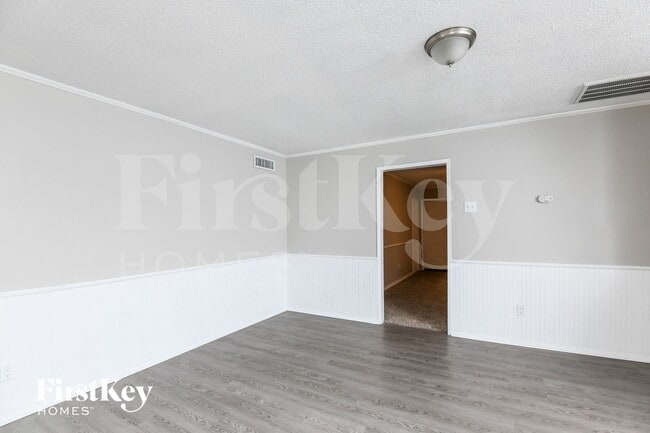 Building Photo - 3630 Williamsburg Dr