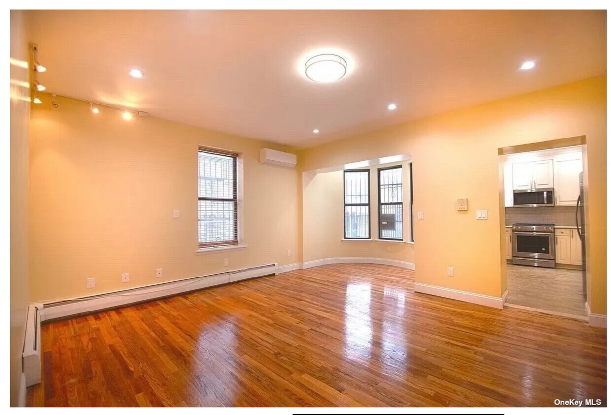 Primary Photo - 1104 Park Pl