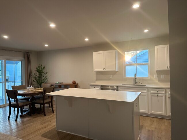 Foto del edificio - 7120 Iron Gall Ln