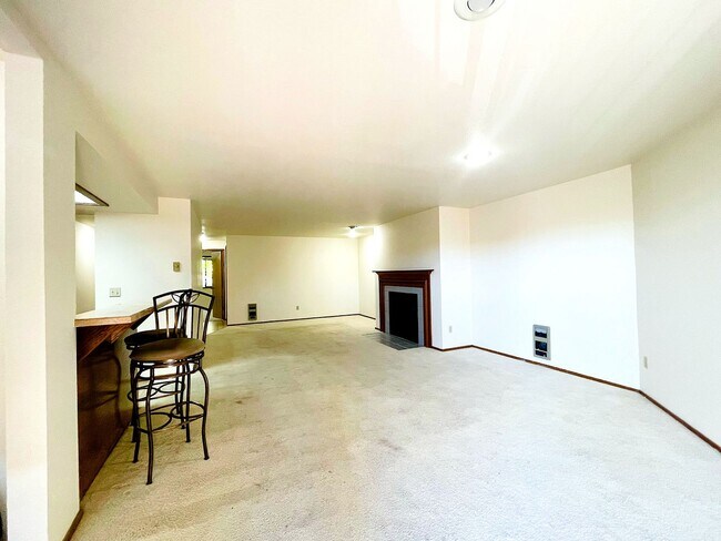 Foto del edificio - Kirkland's Eastridge Condo