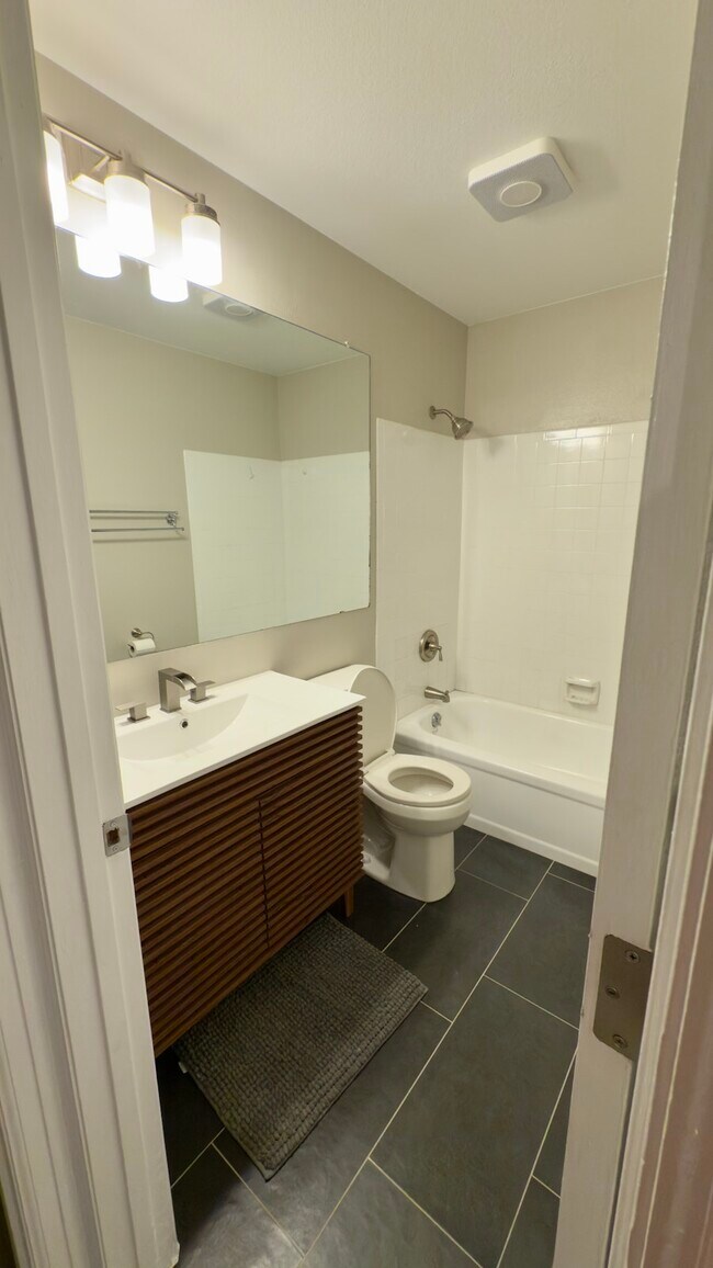 Building Photo - 2685 S Dayton Way