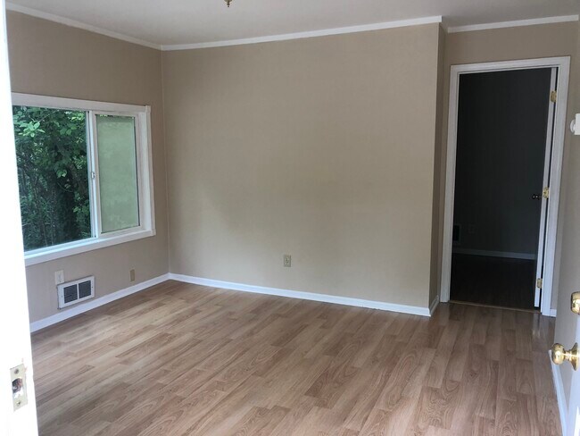 Living roomn - 3023 Russell Way