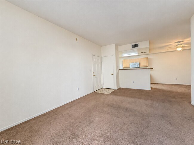 Building Photo - 8250 N Grand Canyon Dr