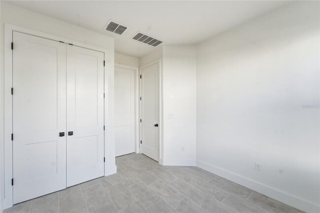 Building Photo - 15058 Grv Lk Dr